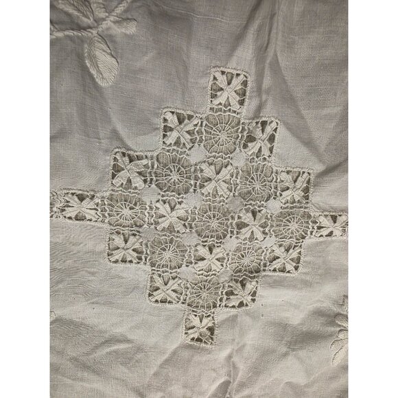 Vintage White Linen Tablecloth With Floral Embroidery & Crochet Details 48x48 In - Picture 2 of 10